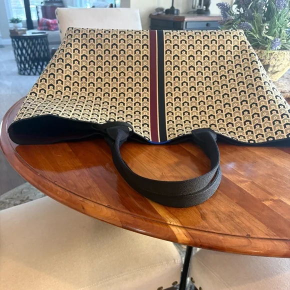 Rothy’s Lightweight Mega Tote Signature Brown - Picture 6 of 7